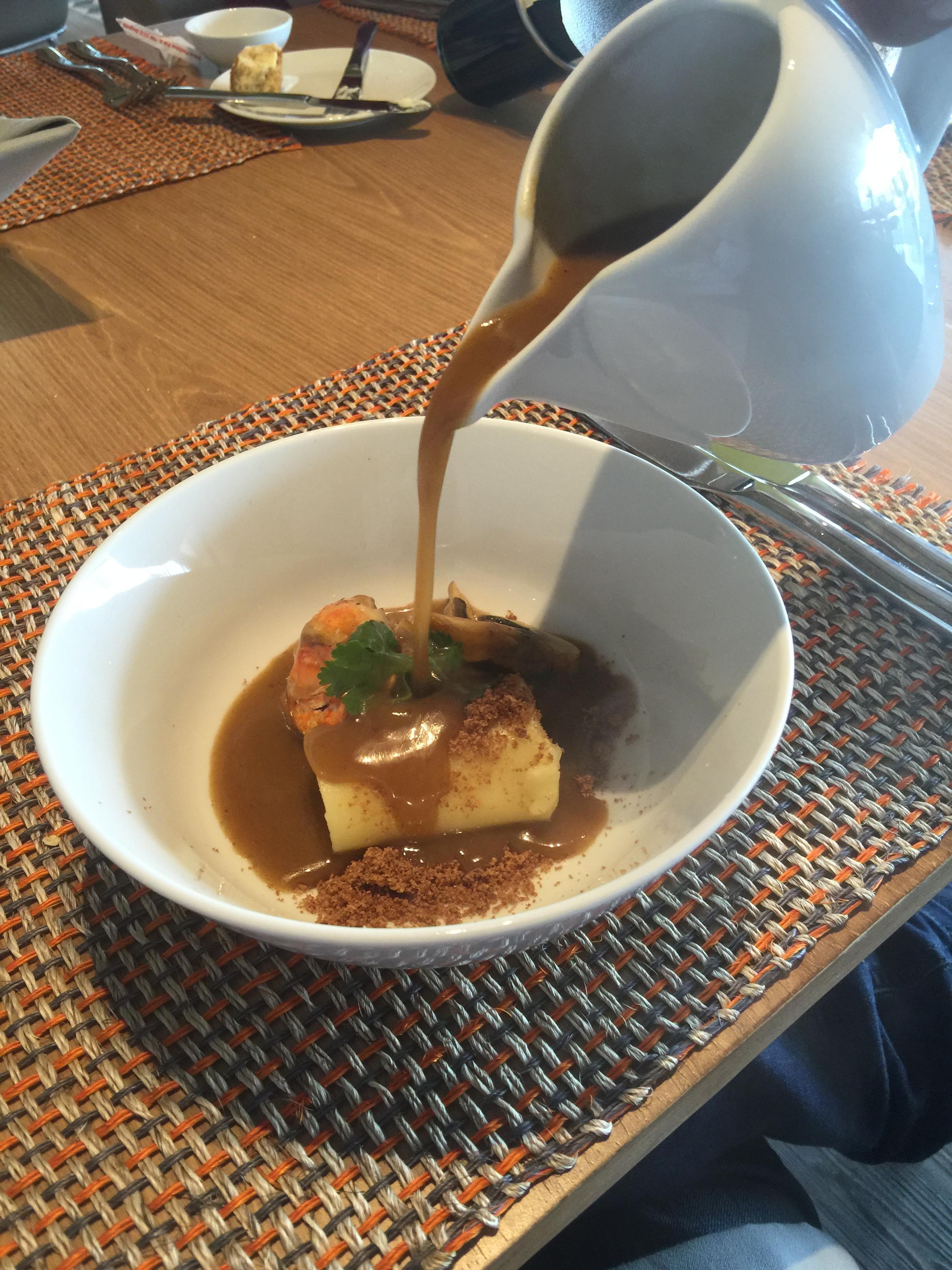 Hotel Movich Buro 51 Barranquilla  Exterior foto A bowl of soup with a piece of tofu being poured with dashi