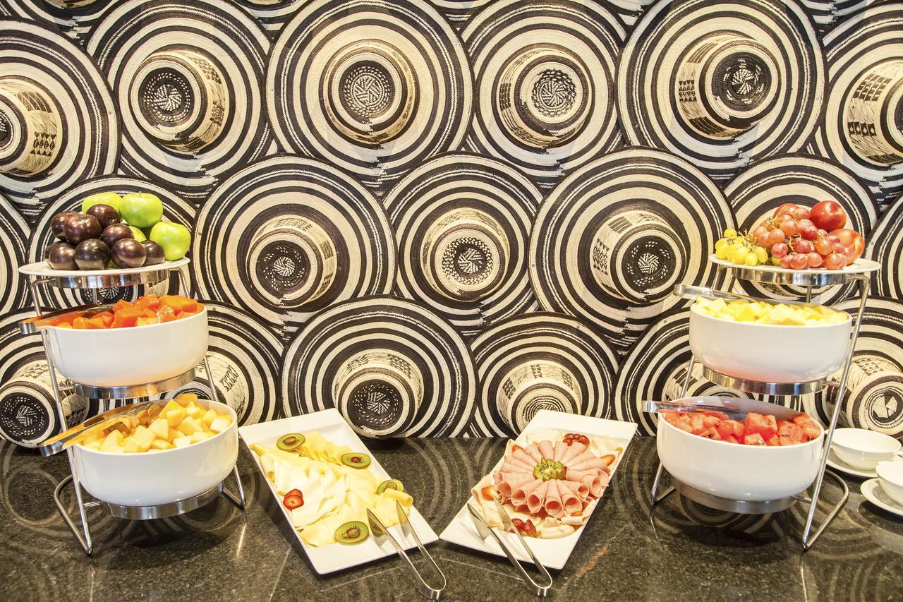 Hotel Movich Buro 51 Barranquilla  Exterior foto A selection of cold cuts at a buffet